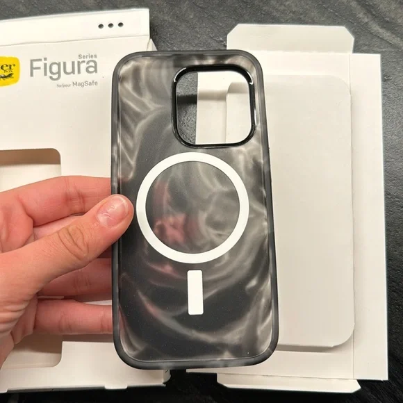 OtterBox MagSafe case - Picture 3 of 5